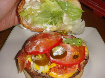 キャンプシュワブ（名護市辺野古）の「ハンバーガー」