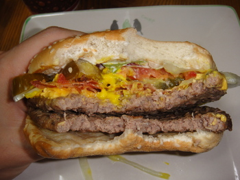キャンプシュワブ（名護市辺野古）の「ハンバーガー」