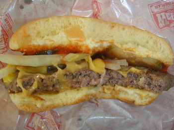 ウェンディーズ（沖縄）の「チーズバーガークラシック」