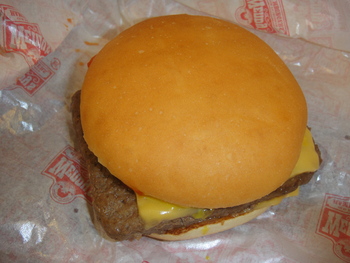 ウェンディーズ（沖縄）の「チーズバーガークラシック」
