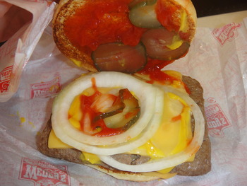 ウェンディーズ（沖縄）の「チーズバーガークラシック」