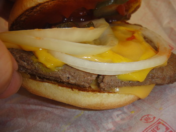 ウェンディーズ（沖縄）の「チーズバーガークラシック」