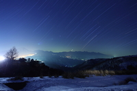 八ヶ岳に昇る星たち 2011/02/10 19:57:09