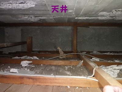 天井裏のばくれつ補修は狭くて大変な現場