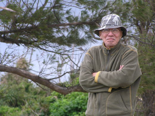 島武己さんの作品をご紹介します、、中城古窯の作品水指です。