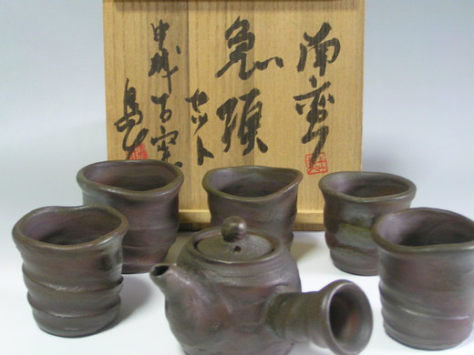 島武己さんの作品をご紹介します。
