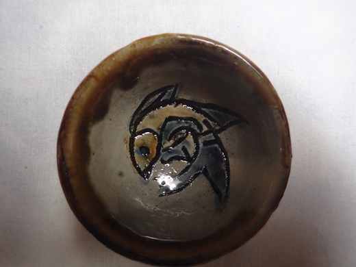 金城次郎さんの作品を紹介します。　ぐい吞み　魚文です