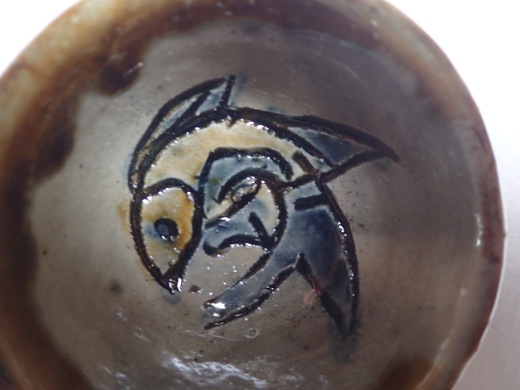 金城次郎さんの作品を紹介します。　ぐい吞み　魚文です