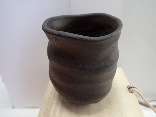島武己さんの作品をご紹介します、　湯呑みです。