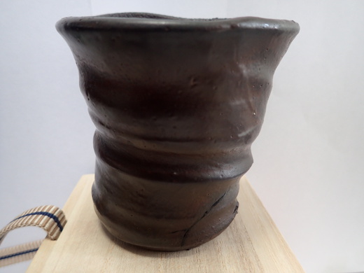 島武己さんの作品をご紹介します、　　コップです。