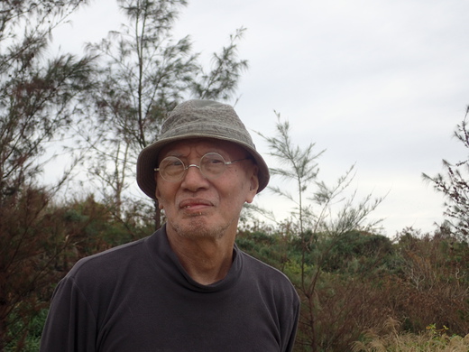 島武己さんの作品をご紹介します、、中城古窯の作品平茶碗です。