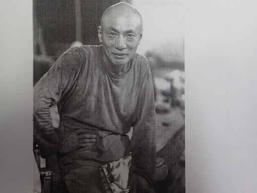 島武己さんの作品をご紹介します、、中城古窯の作品水指です。第２弾