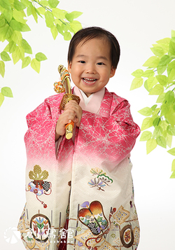 七五三 男の子は3歳と5歳です│沖縄創寫舘