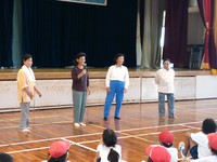おばあ達とクイチャー♪の練習