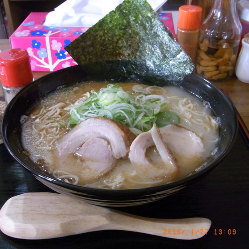 そば専門店　凸凹(でこぼこ)