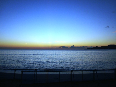 海とは