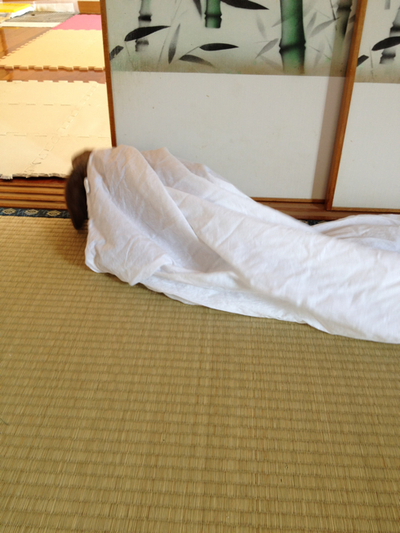 シーツで遊ぶウさ☆
