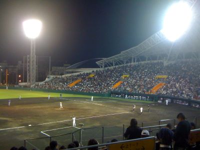 明日は、セルラースタジアムでの初ナイター予定ですが・・・。