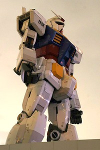 ガンダム大地に立つ