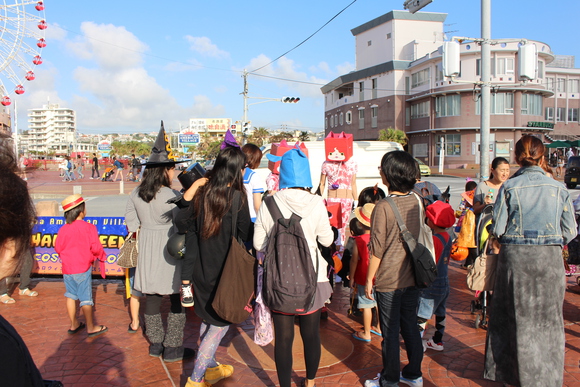【動画あり】北谷町美浜で「ようかい体操」を踊ってみた【ハロウィン TI-DA Ver.】