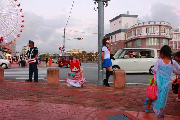 【動画あり】北谷町美浜で「ようかい体操」を踊ってみた【ハロウィン TI-DA Ver.】