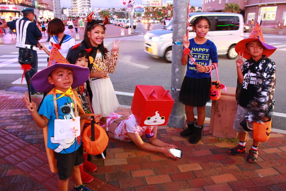 【動画あり】北谷町美浜で「ようかい体操」を踊ってみた【ハロウィン TI-DA Ver.】
