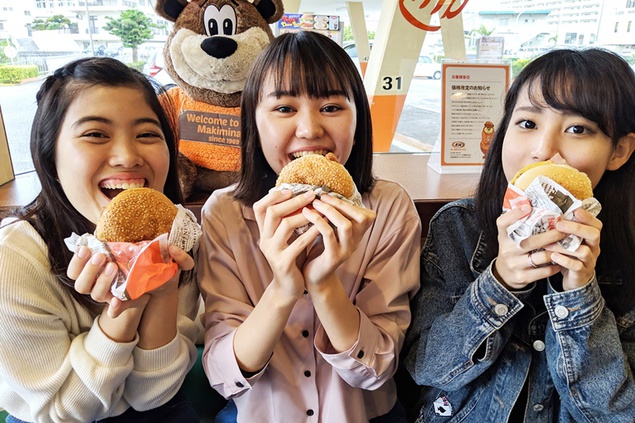 A&W 100周年おめでとう！沖縄美少女図鑑モデルとエンダーのおすすめメニューをピックアップ|てぃーだニュース