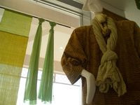 【真境名照子染め展】ウージ色のクリスマスツリー出現！！