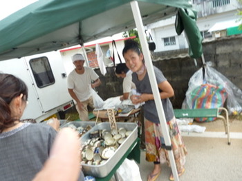 座喜味の城下町はとても大賑わいで素敵でした！坂上がり写真