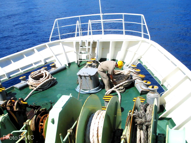 鯨海峡紺碧の海　フェリーけらま最終運航２３年間　渡嘉敷島