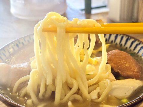 沖縄そば ニューロイヤル 沖縄そば ニューロイヤル