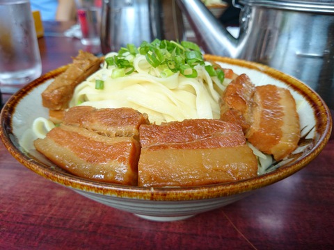 名護市 八重食堂 最後まで熱々スープで頂けるやかんシステム てぃーだニュース