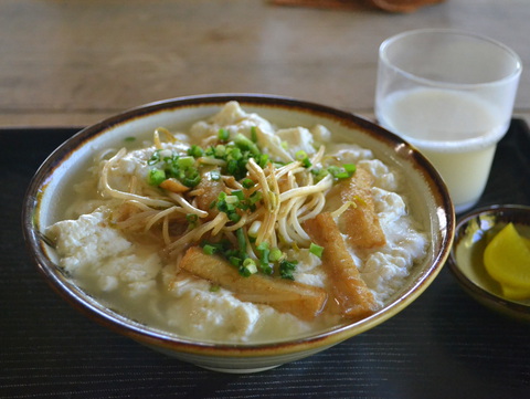 とうふの比嘉でゆし豆腐そば トコとわたしのやんばる移住日記 沖縄移住生活 ウサギ 手作りレシピに沖縄そばの食べ歩き