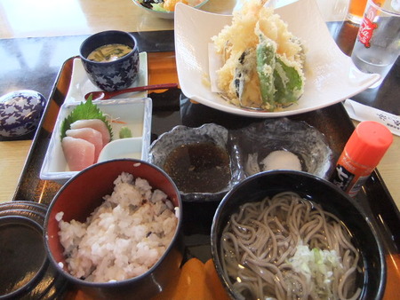 能登の海でランチ