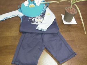 孫の海水着