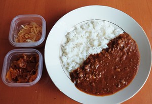 キーマカレー＆軟骨ソーキ販売
