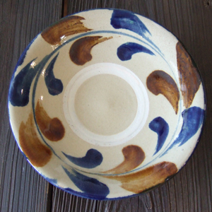 やちむん（北窯）・松田米司さんの皿7寸・藍×飴色双葉:沖縄陶器 